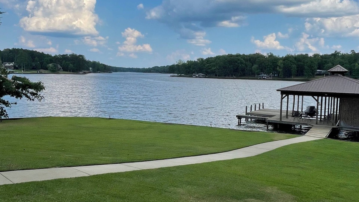 Eatonton House | Priceless view! Sunrise, sunsets & s’mores!