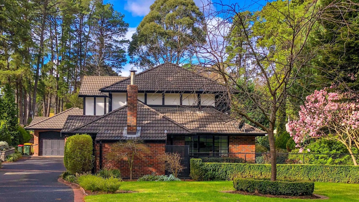 Park Orchards House | Pride Leisure Tudor House in Park Orchards