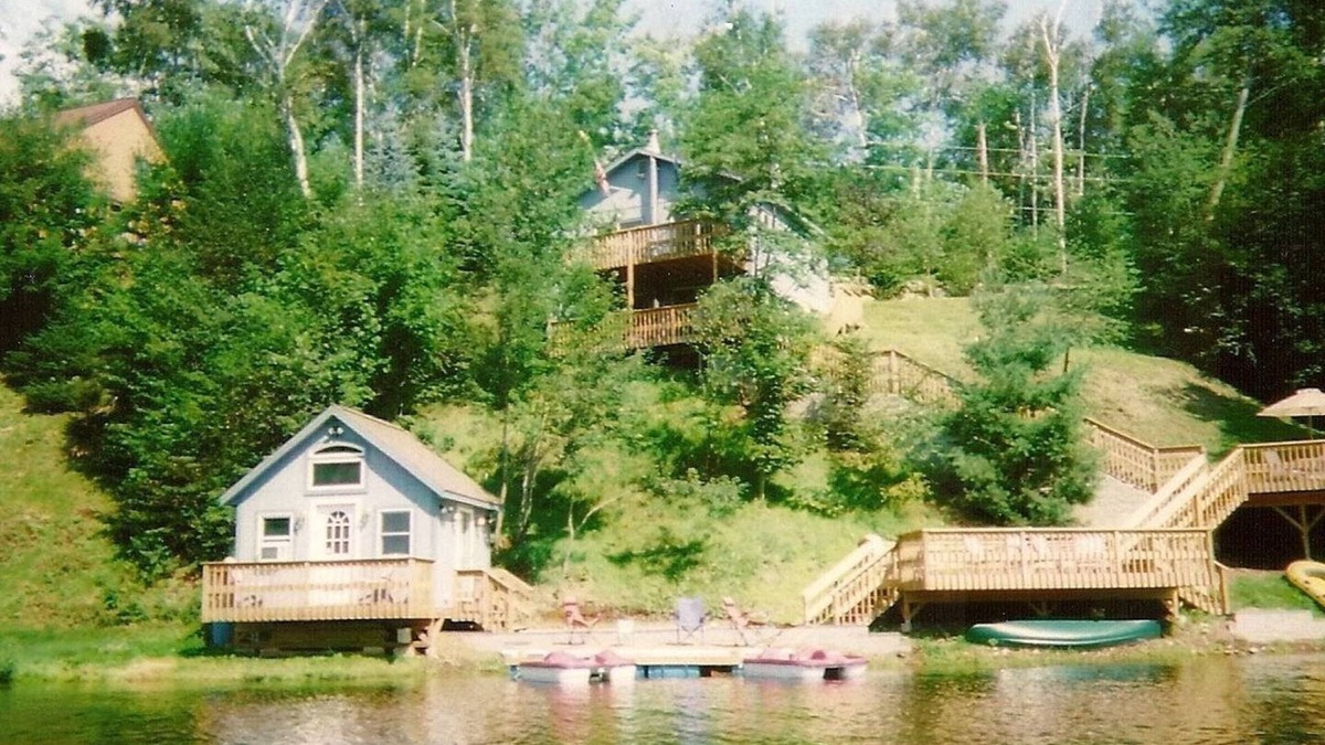 Eden House | Primary Lake Front Estate on Lake Eden