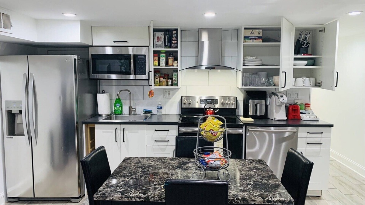 Capitol Hill Apartment | ⭐️Prime Area💥Park & Walk to Sites ⭐️ Sleeps 6 ⭐️ 2-Baths ✔️