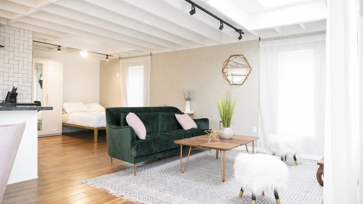 Pico - Robertson Apartment | Prime Beverly Hills Luxurious Unit