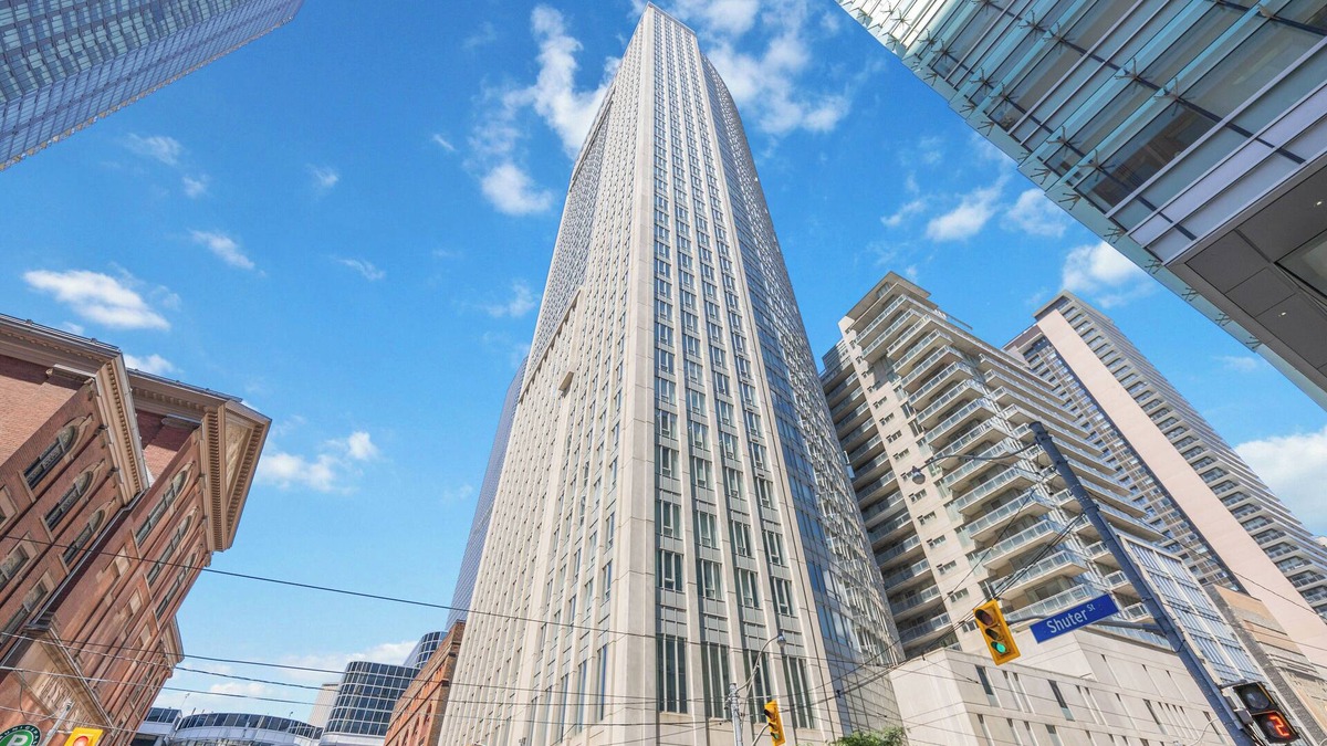 Financial District Condo | Prime Downtown Condo | Park for Free+Walk to All Attractions