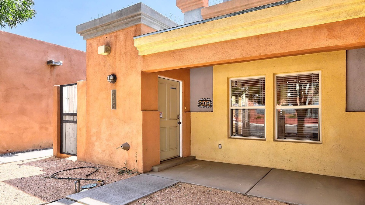 Barelas House | Prime Downtown location, steps to zoo, grocery, Century Rio 14, restaurants