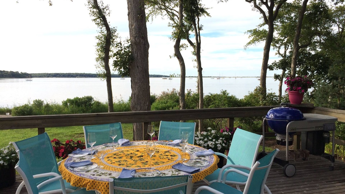East Hampton House | Prime East Hampton Waterfront Spectacular modern home with glorious sunsets