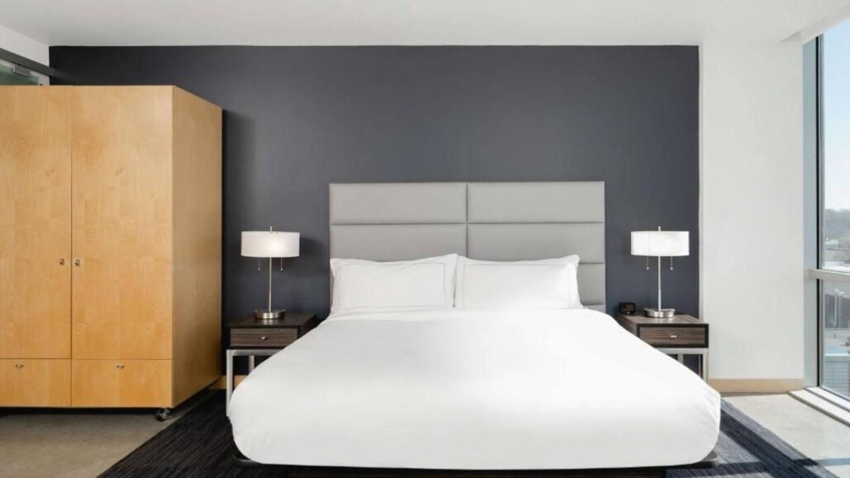 Iowa City Hotel | Prime Iowa City Location - Stylish Suite with Full Kitchen!