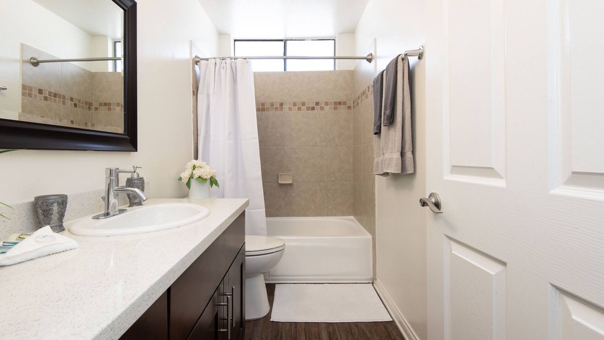 Norma Triangle Apartment | Prime Location 1 bedroom with Balcony & Pool