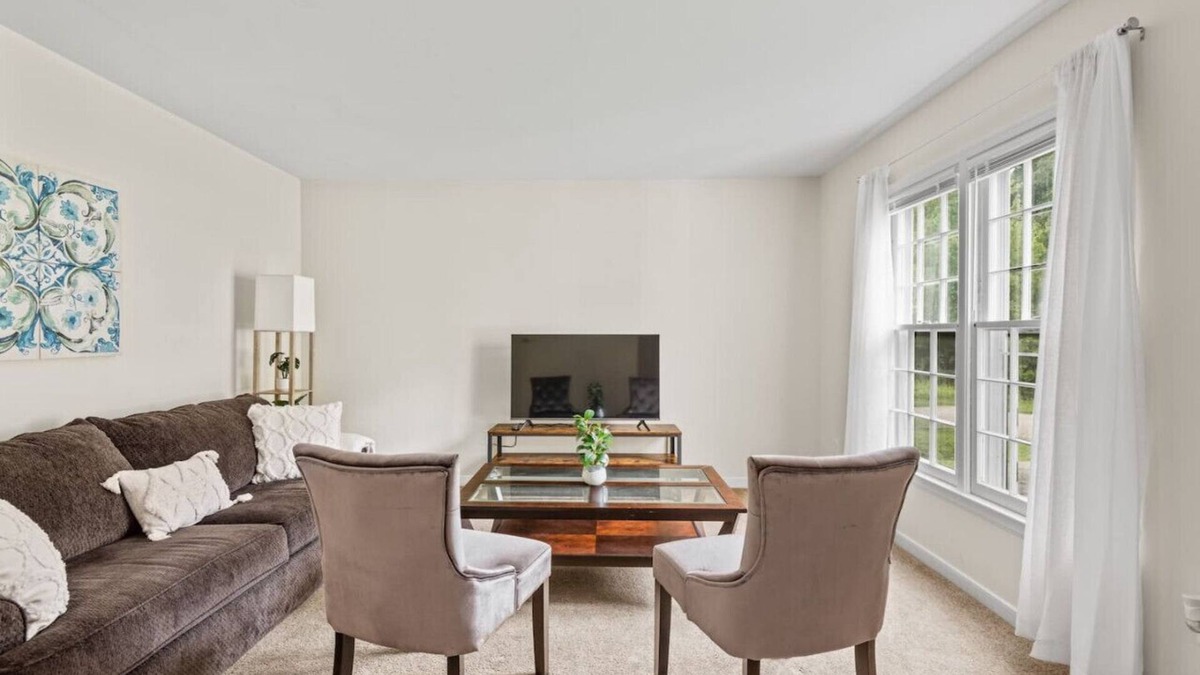 North Chesterfield Apartment | * Prime Location: 2-BR Oasis with Washer & Dryer *