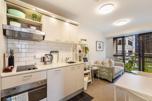 Grafton Apartment | Prime location - 2BR Urban retreat I Zodiak Stays