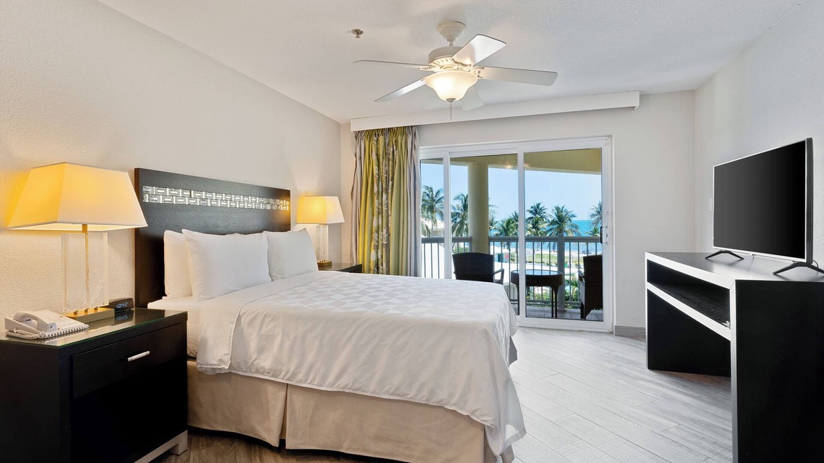 Crystal Harbour Apartment | Prime Location! 3 Units, Oceanfront, Pool, Steps to North Sound Golf Club!