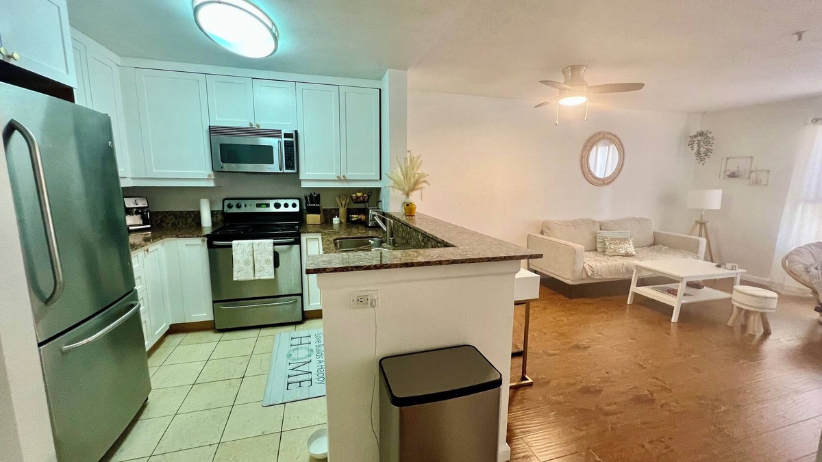 University City Condo | Prime location, 5 minutes to the Beach, UCSD, Hospitals, UTC Mall