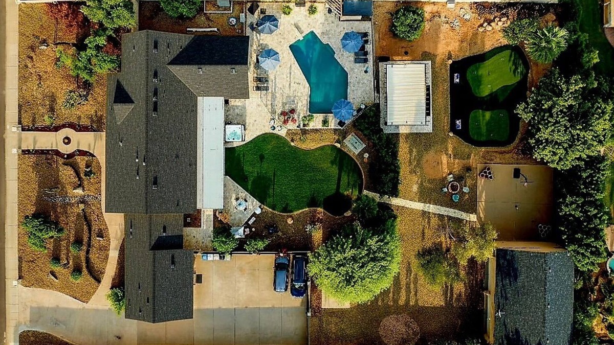 Paradise Valley Village House | Prime Location! 5000Sq'-Acre Pool/Game Room/Hot Tub/Putting Green/170+ 5★ratings
