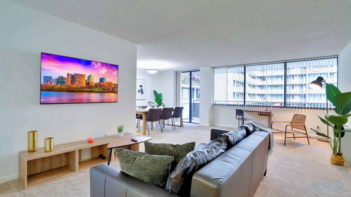 Crystal City Apartment | Prime Location Apt Near Metro & Airport!
