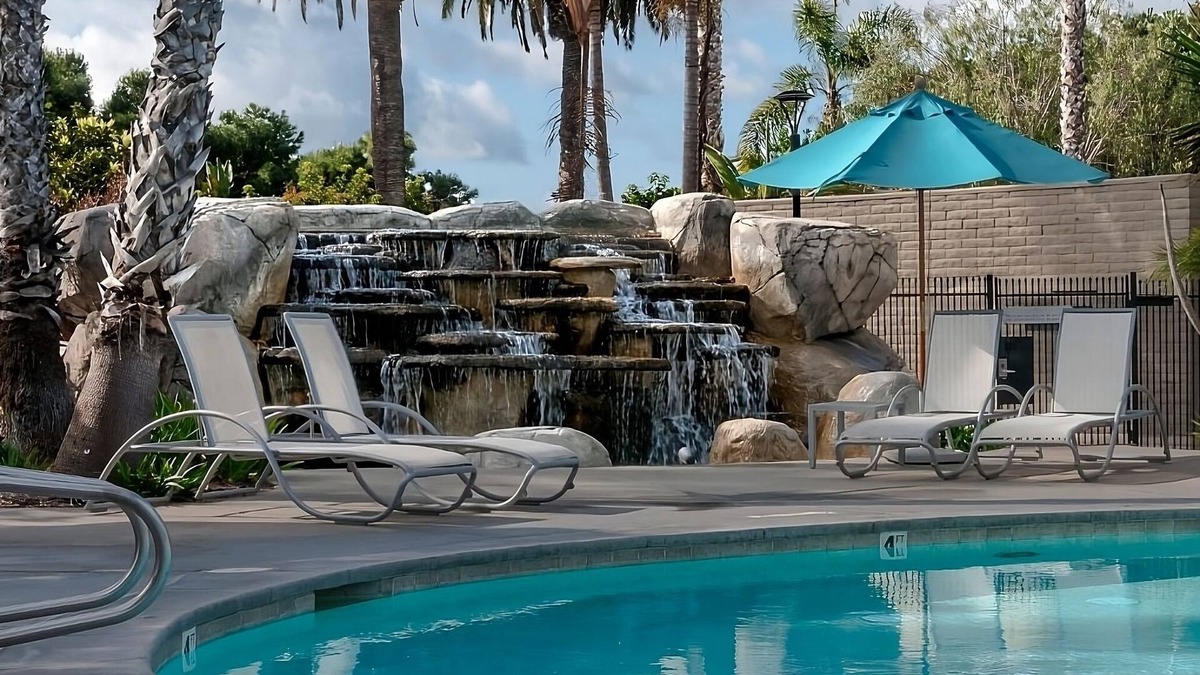 San Diego Hotel | Prime Location! Beachfront, Outdoor Pool!
