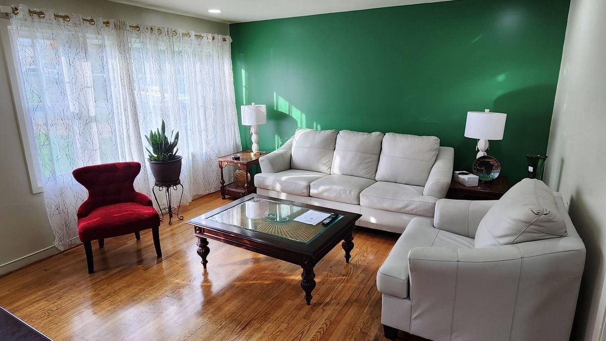 Belmont House | Prime Location! Cozy 2-Bedroom Stay Near Restaurants & Attractions