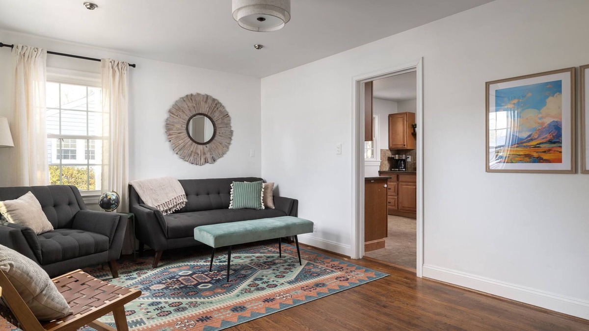 Green Valley House | Prime Location, Charming Cottage - 2 Bedroom