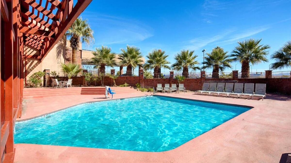 St. George Resort | Prime Location! Free Breakfast, Onsite Parking, Near St. George Tabernacle