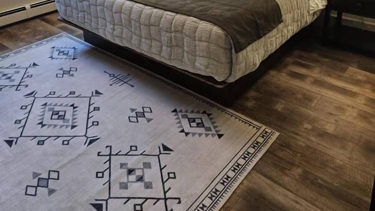 Gardiner House | Prime Location! Heated Pool, Parking, Near North Entrance of Yellowstone Park