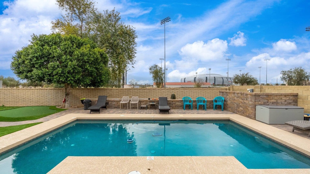 La Buena Vida House | Prime Location HotTub/Pool/Outdoor Kitchen Spring training Clean and Safe.