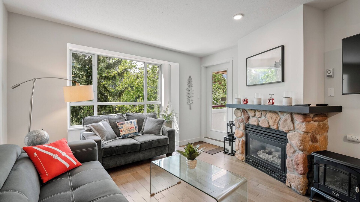 Whistler Condo | Prime Location in Whistler Village - Steps to Gondola - Sleeps 6