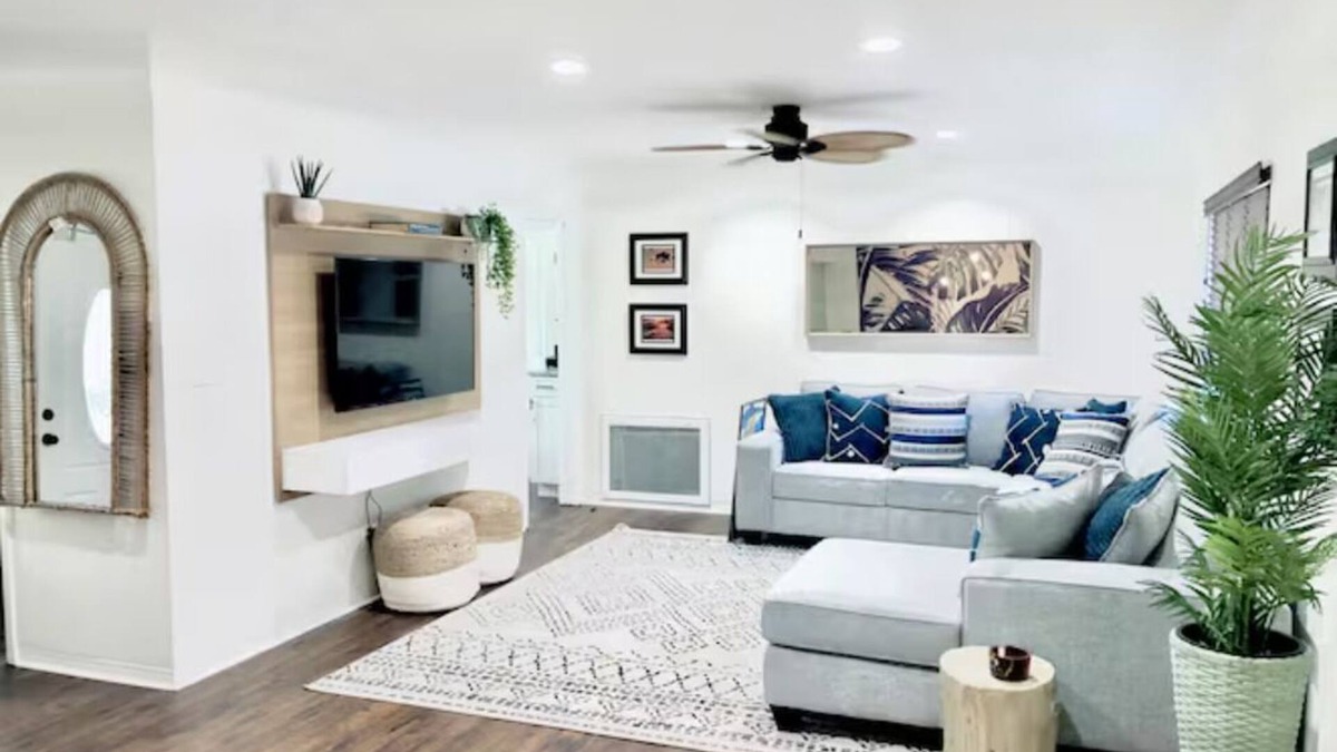 Pinellas Point House | Prime location just minutes to the beaches and downtown St Pete