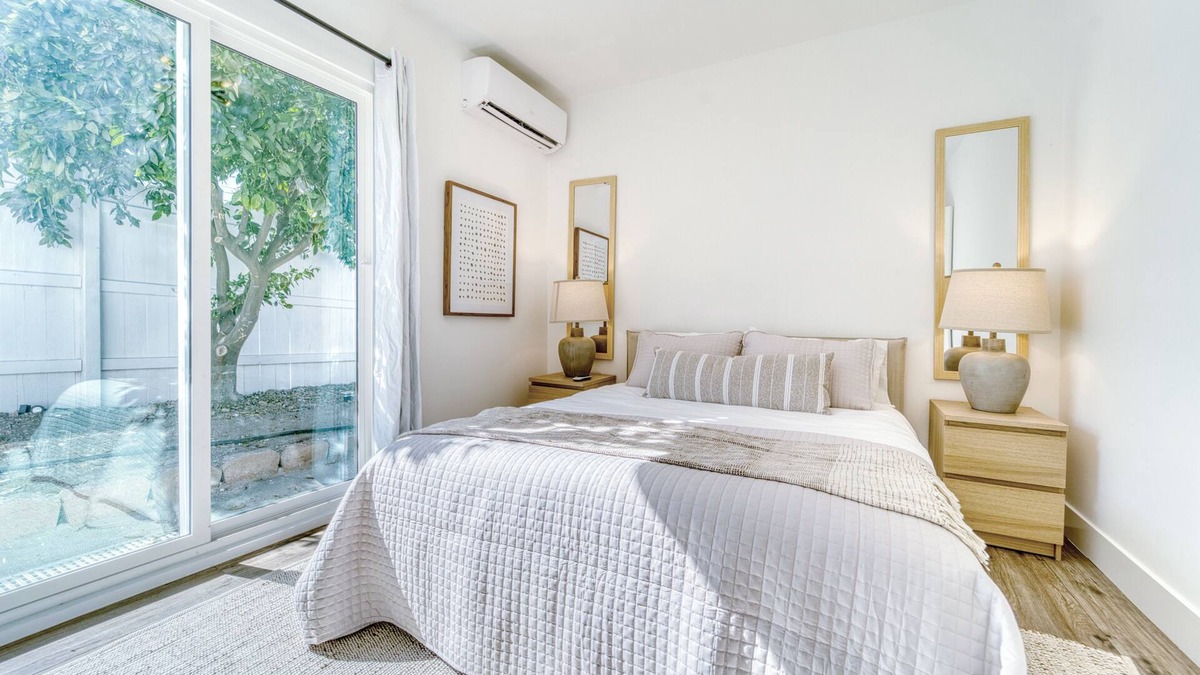 Winnetka House | Prime Location, Modern Style: Explore LA from Our Reseda Oasis!