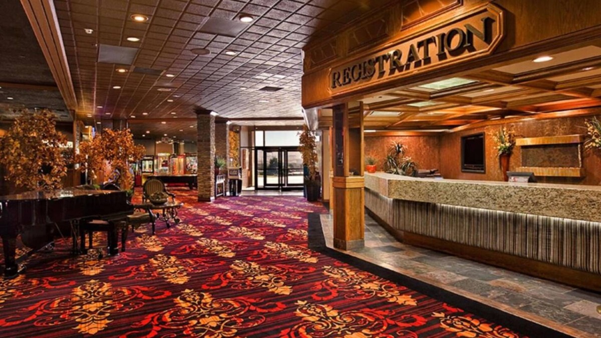Elko Resort | Prime Location! Outdoor Pool, Parking, Pets Allowed, Near Ruby View Golf Course!