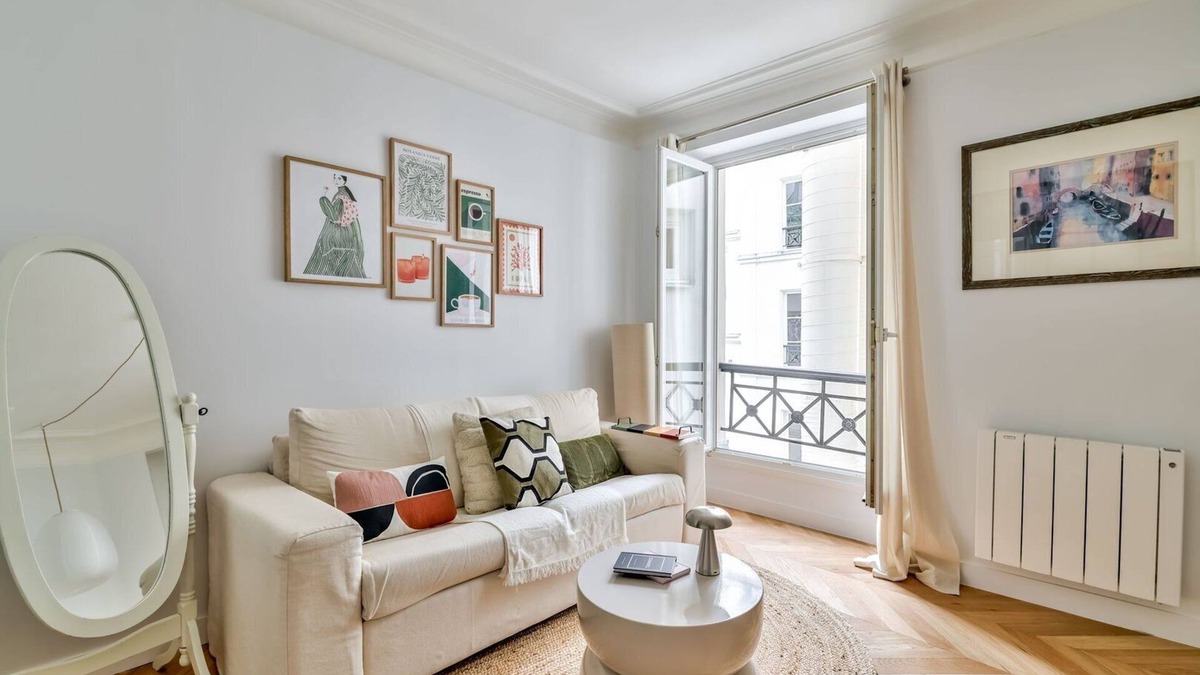Quartier du Faubourg-Montmartre Apartment | Prime Location: Paris Highlights on Your Doorstep