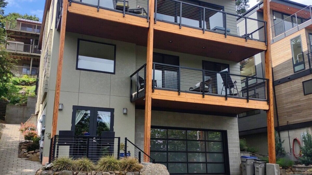 Hood River Apartment | Prime Location! Park your car. Walk and bike everywhere!