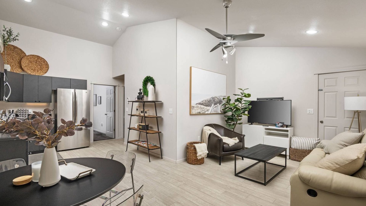 Mill Plain Condo | Prime Location, Pet Friendly, Single Level, New Decor and Furnishing, 10 Min to PDX and Vancouver