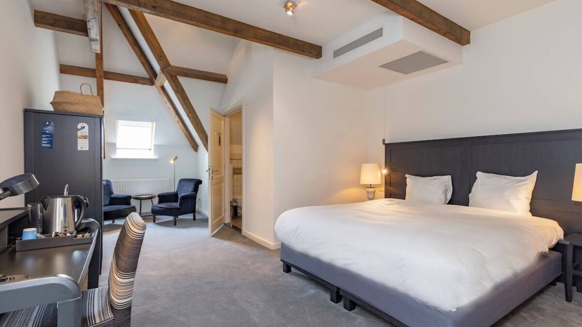 Baarlo Hotel | Prime Location with Nature Access! Free Parking, Dining! Near Stuw Belfeld