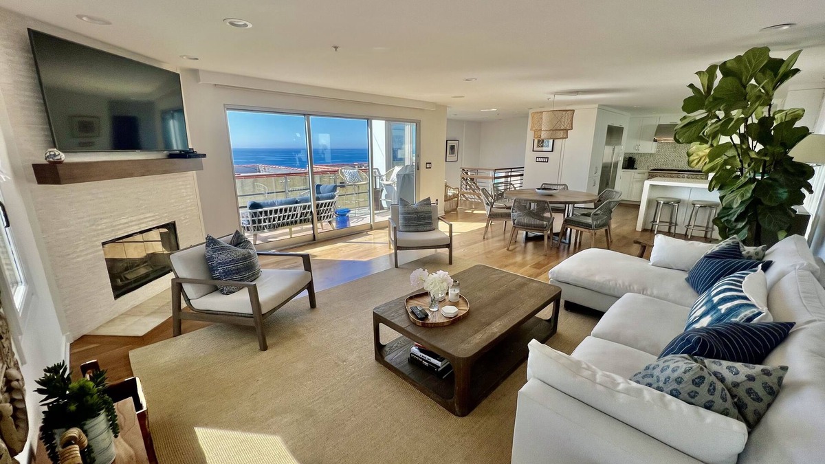 Gas Lamp Section House | Prime Manhattan Beach Location, Blocks from Beach, Panoramic View Home