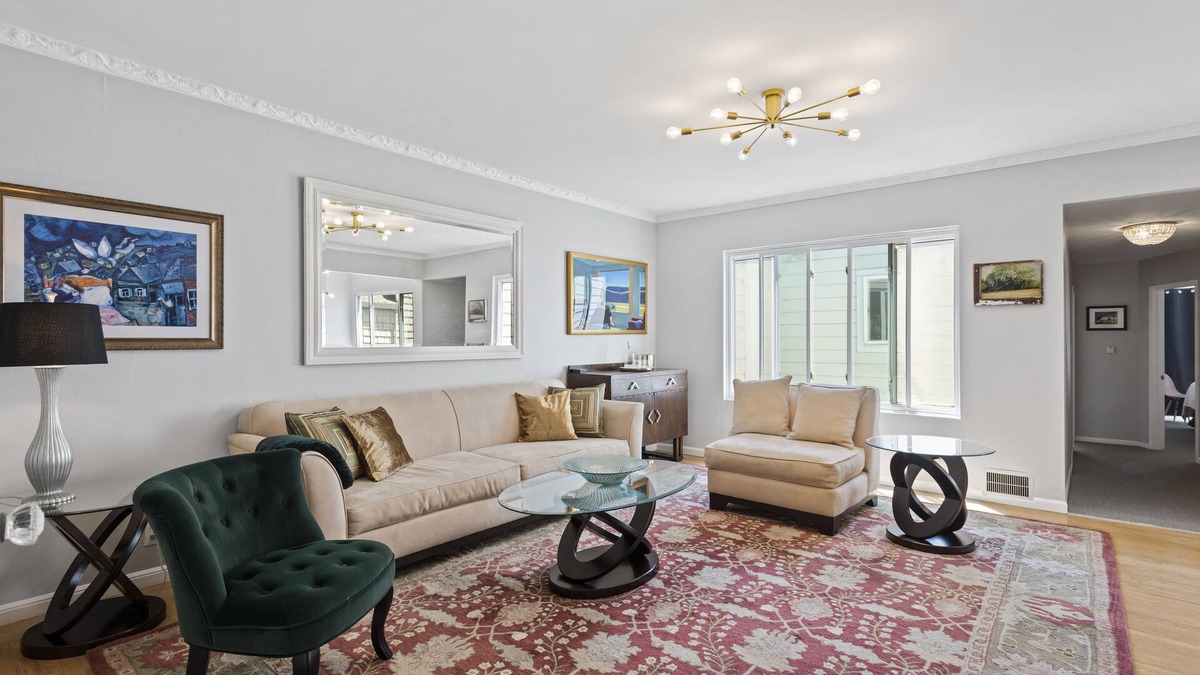 Eureka Valley Apartment | Prime Mid Century Flat in the Castro, In Unit Laundry, On Site Parking.