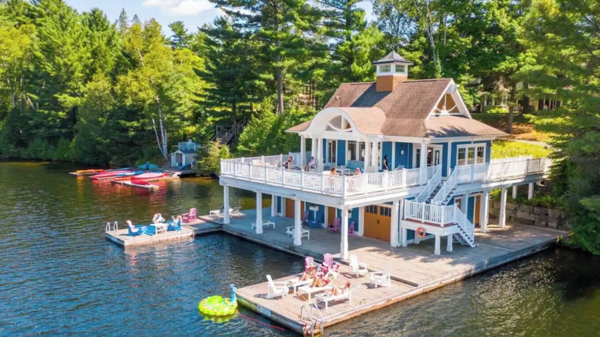 Baysville Resort | Prime Muskoka Resort ~ Beach ~ Pool ~ Watercraft ~ Lake of Bays