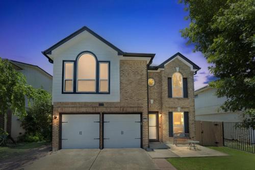 Greenslopes At Lake Creek House | Prime Round Rock, TX Getaway home