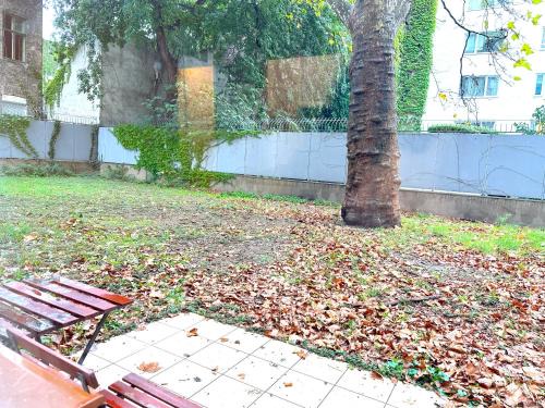 Corvin negyed Apartment | Prime Stay - Modern 3 Bedroom Family Apartment with Free Parking & Garden Terrace
