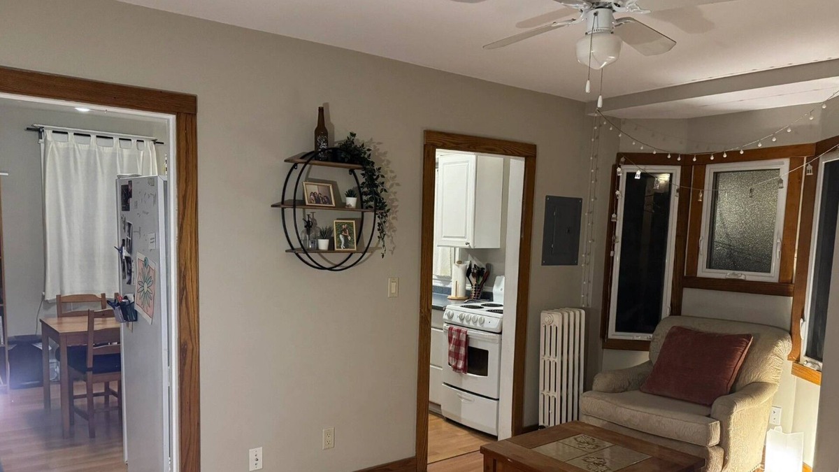 Hamilton Apartment | Prime Westdale location with Free Coffee & Breakfast -with3 bedrooms in Hamilton