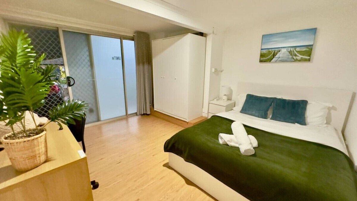 Macgregor Apartment | Prime1BR Near Transport & Retail