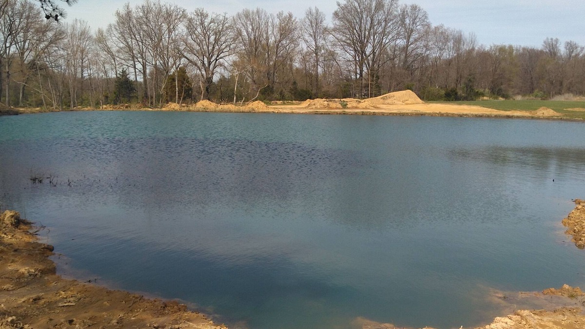 West Frankfort RV Rental | Primitive campsites, pond, wildlife, campfires