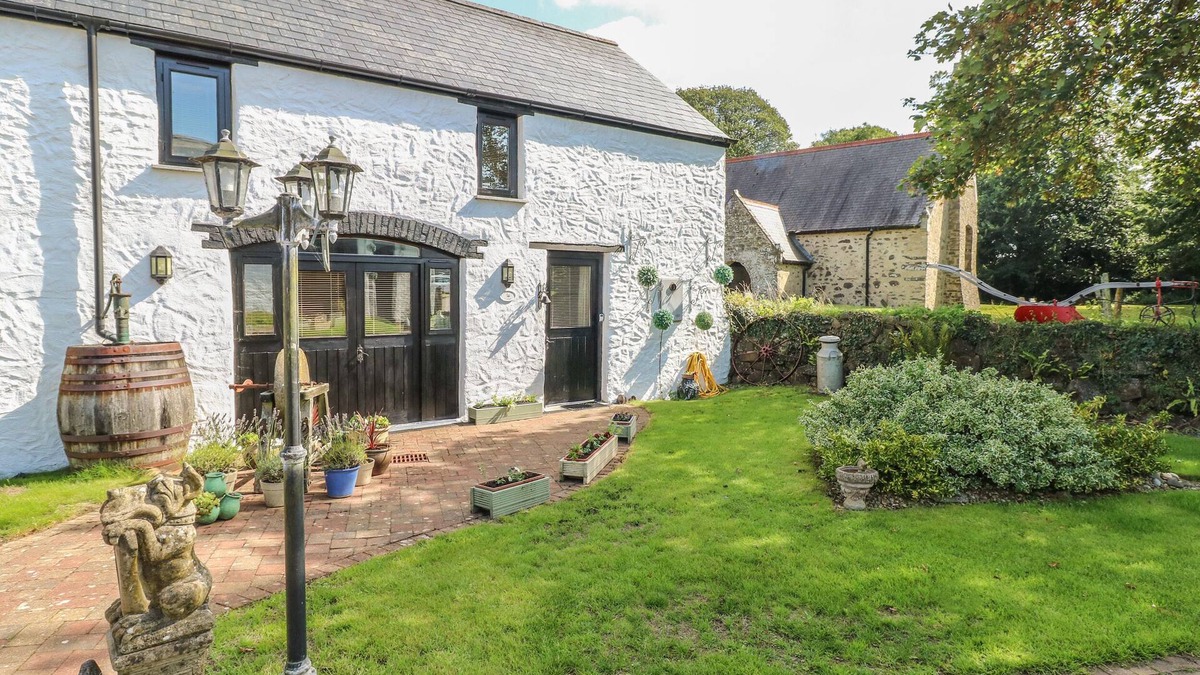 Milford Haven Cottage | PRIMOSE COTTAGE, pet friendly, with a garden in Rosemarket