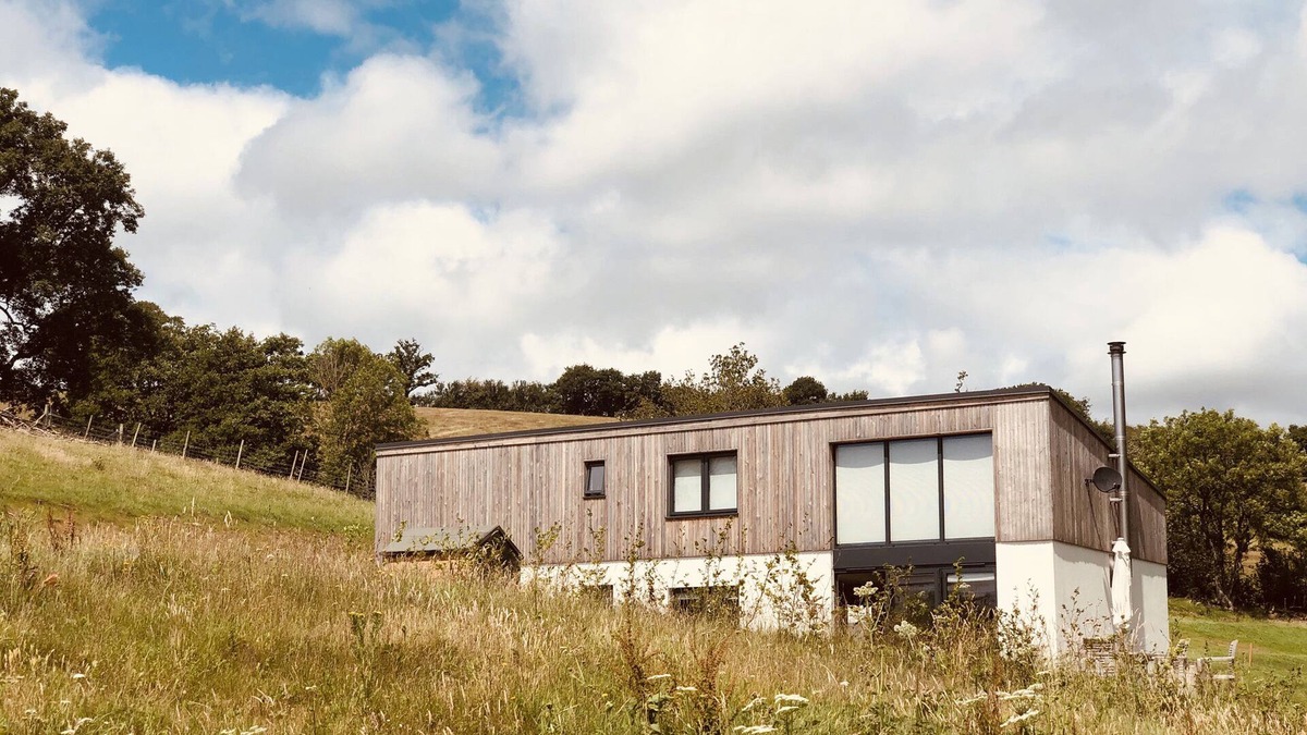 Doddiscombsleigh House | PRIMROSE BARN, pet friendly, with a garden in Doddiscombsleigh