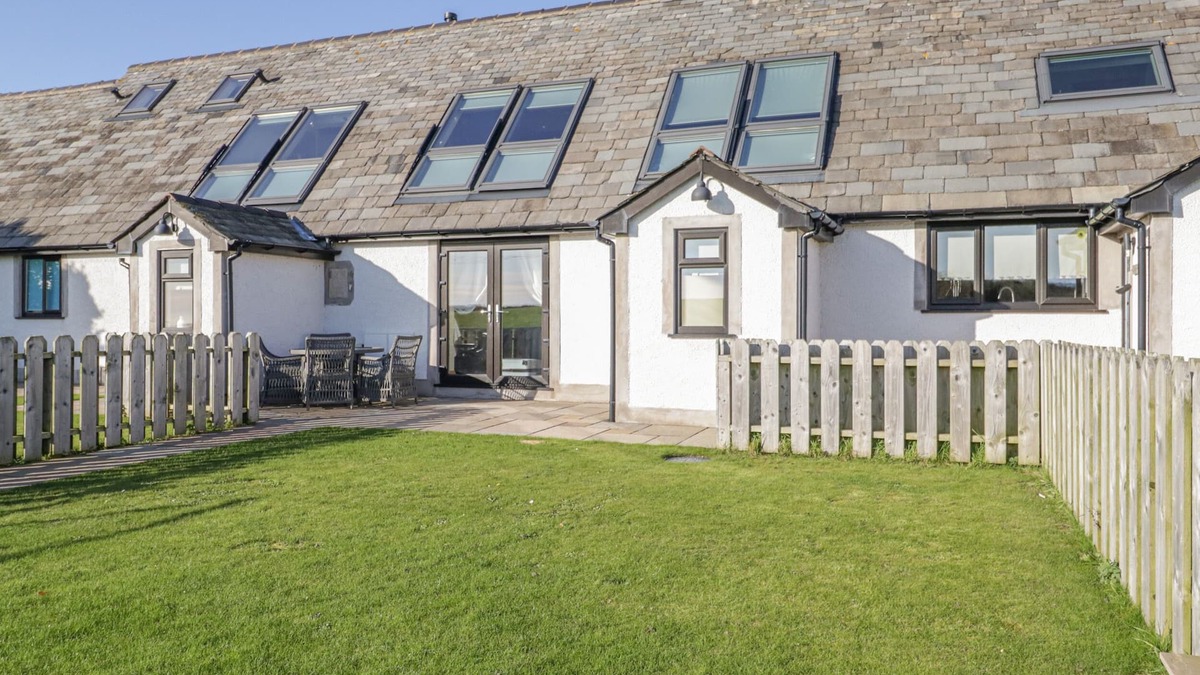 Newton in Furness Cottage | PRIMROSE COTTAGE, family friendly, with hot tub in Aldingham