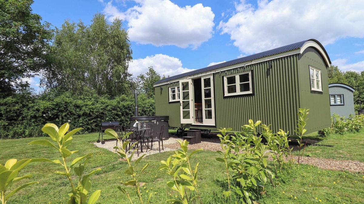 Ashby cum Fenby Cottage | PRIMROSE, pet friendly, character holiday cottage in Waltham