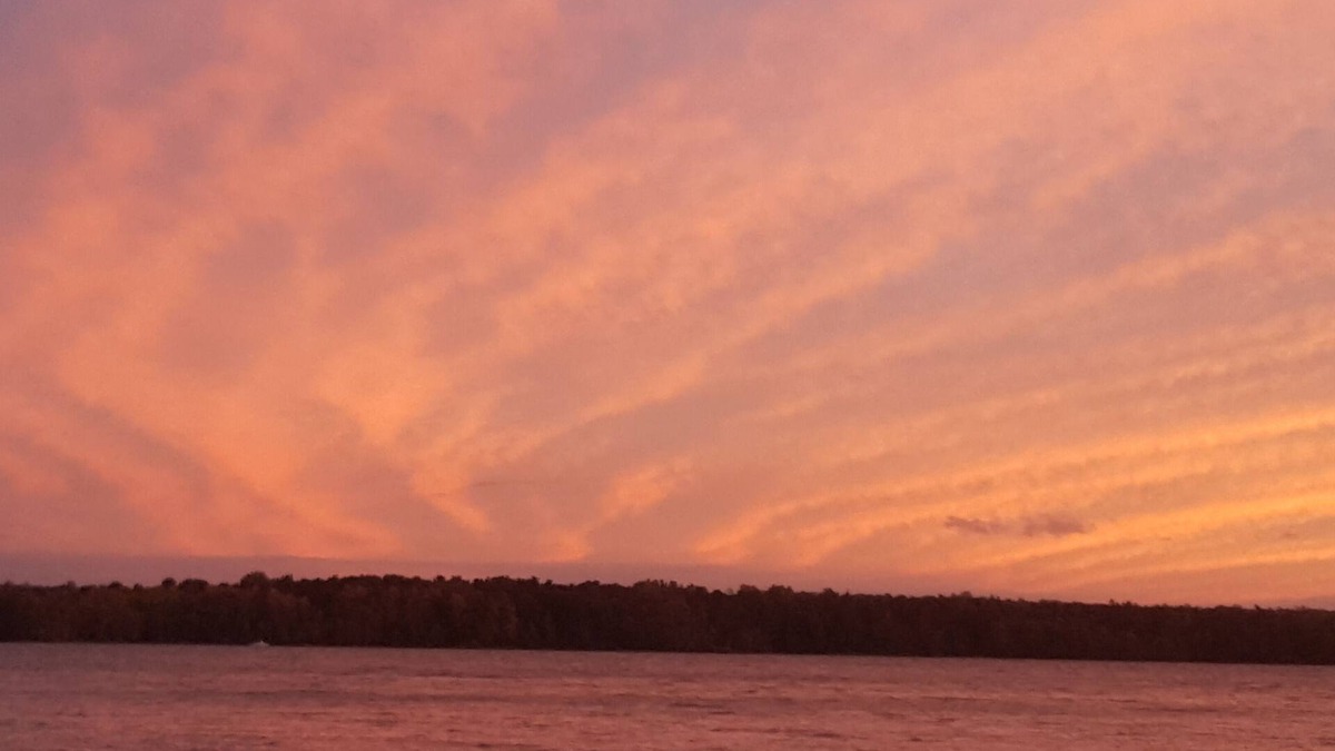 Adolphustown Cottage | Prince Edward County-A Ferry Ride Away, 2 Bedroom Waterfront Cottage Rental.