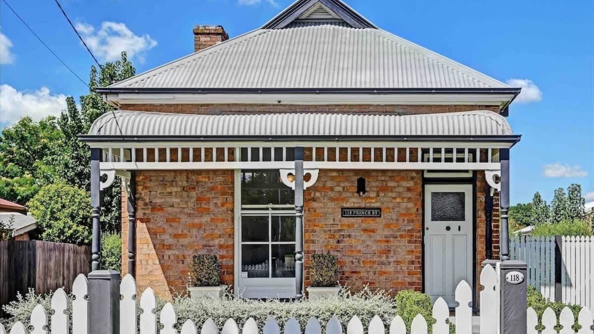 Orange Cottage | Prince Street Cottage - Pet Friendly