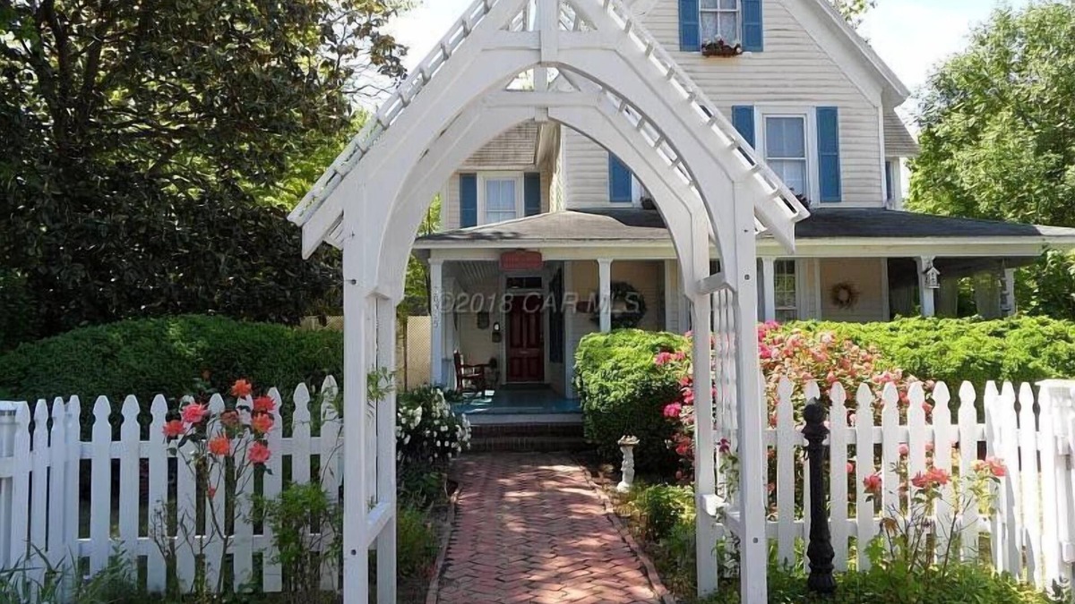 Princess Anne Bed & Breakfast | Princess Anne Book Lovers Inn