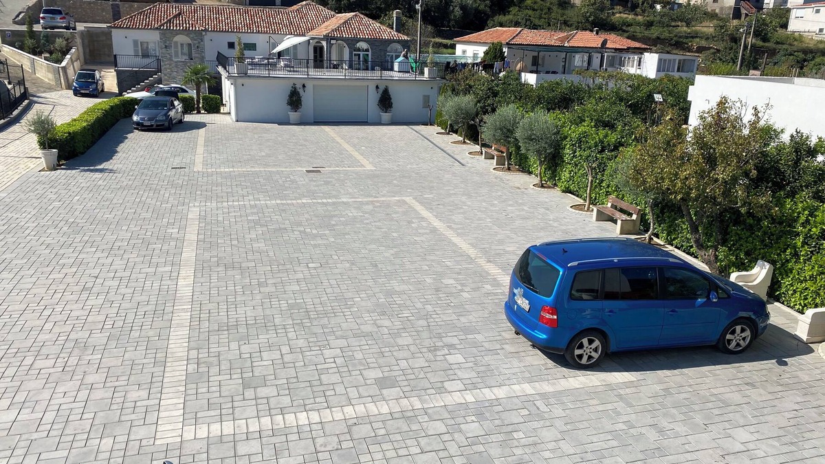 Ulcinj Apartment | PRINCESS Valdanos - Spacious family apartment, kitchenette, AC, Wi-Fi & terrace