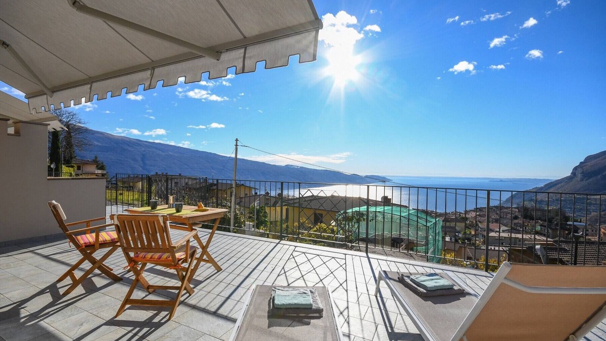 Gardola Apartment | Principe, with huge balcony and lake view