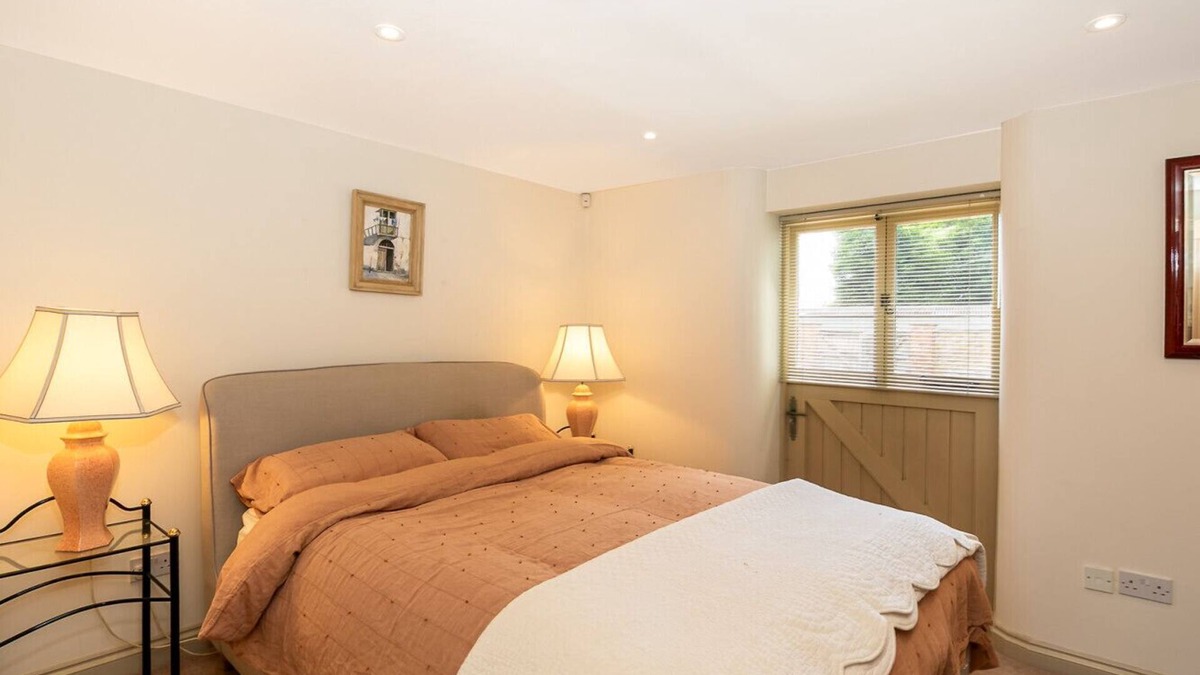 Gawcott House | Priory Courtyard - 3 Bedroom Countryside Escape