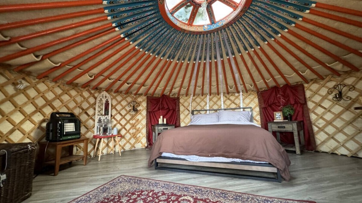 Buckley RV Rental | Prism Yurt | Cedar Hot Tub | 1 hr to Skiing & Mt Rainier