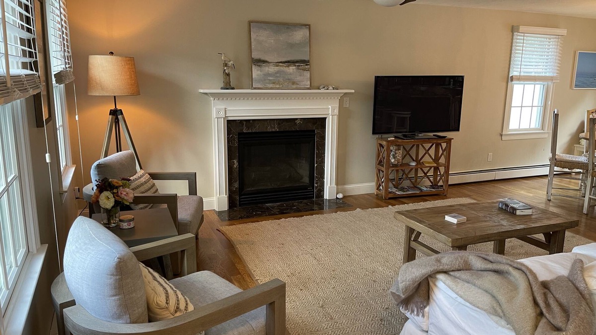 Cedar Bushes House | Pristine Home - 2 min walk to beautiful private beach